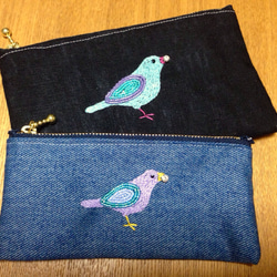 ビーズ刺繍のペンケース☆宝石をくわえた小鳥（大きめサイズ） 3枚目の画像
