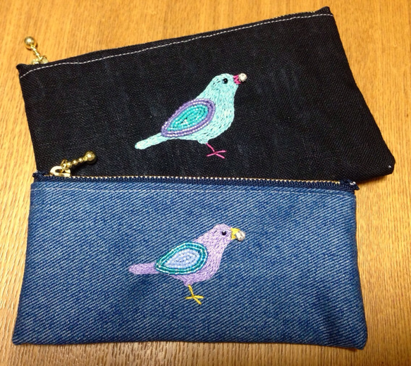 ビーズ刺繍のペンケース☆宝石をくわえた小鳥（大きめサイズ） 3枚目の画像