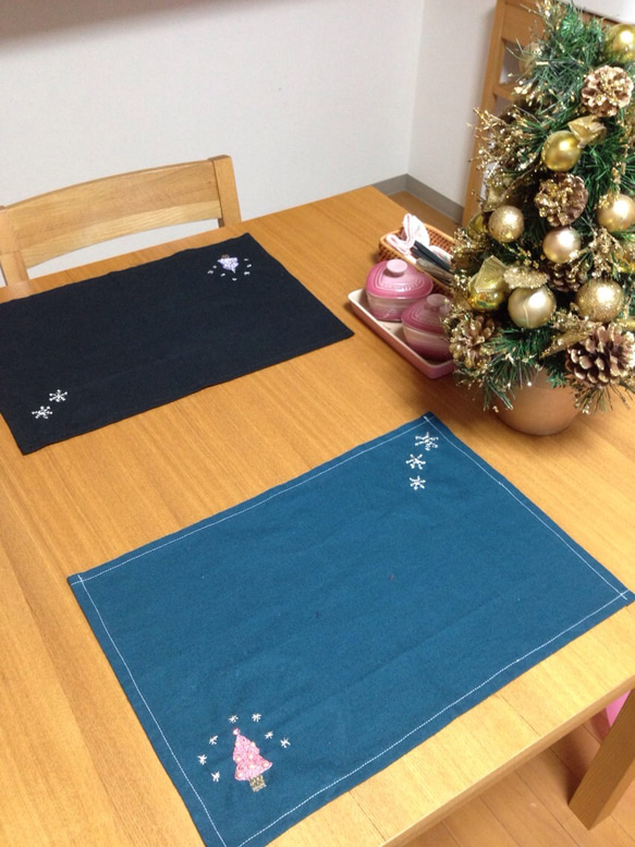 ビーズ刺繍のランチョンマット☆ホワイトクリスマス 5枚目の画像