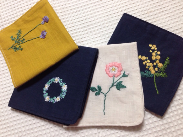 コットンの刺繍ハンカチ☆ミモザ 3枚目の画像