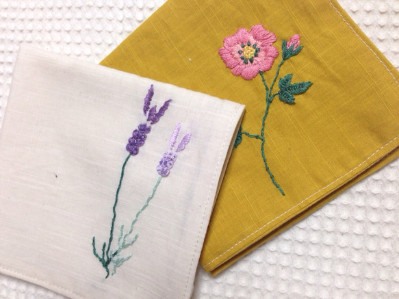 コットンの刺繍ハンカチ☆野ばら 3枚目の画像