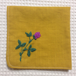 コットンの刺繍ハンカチ☆レッドクローバー 1枚目の画像