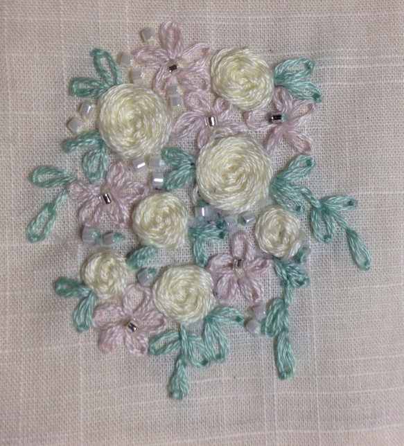 コットンの刺繍ハンカチ☆薔薇の花束 2枚目の画像