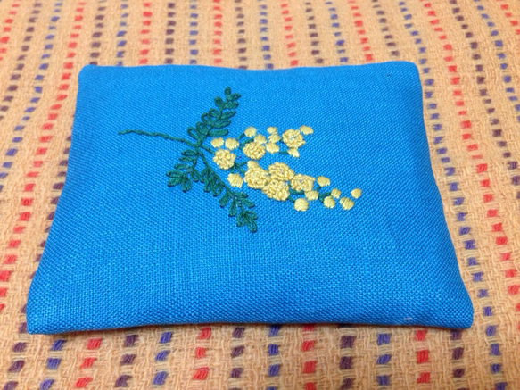 刺繍のティッシュケース☆ミモザ 1枚目の画像