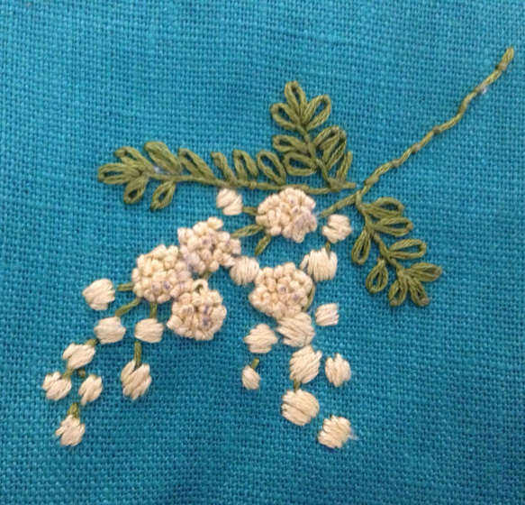 ミモザの刺繍ポーチ☆ミニサイズ 2枚目の画像