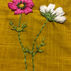 コットンの刺繍ハンカチ☆コスモス 2枚目の画像