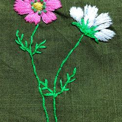 コットンの刺繍ハンカチ☆コスモス 2枚目の画像