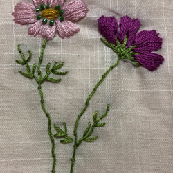 コットンの刺繍ハンカチ☆コスモス 2枚目の画像