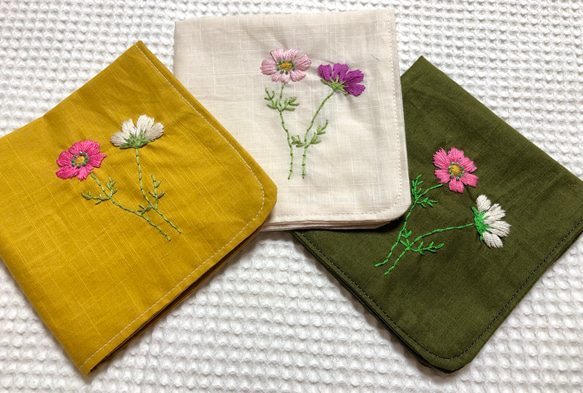 コットンの刺繍ハンカチ☆コスモス 3枚目の画像