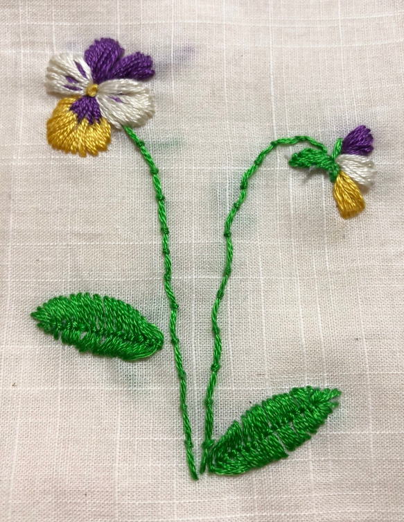 コットンの刺繍ハンカチ☆ビオラ 2枚目の画像