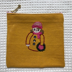 刺繍のファスナーポーチ☆クリスマス 1枚目の画像