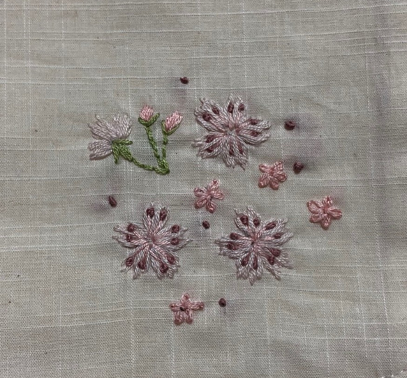 コットンの刺繍ハンカチ☆桜 2枚目の画像