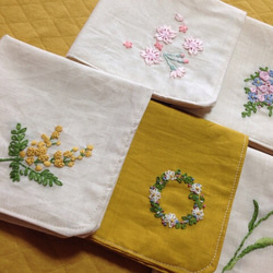 コットンの刺繍ハンカチ☆ミモザ 3枚目の画像