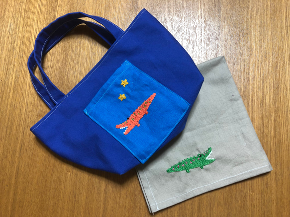 キャンパスの刺繍ミニトート☆ワニさんのポケット 3枚目の画像