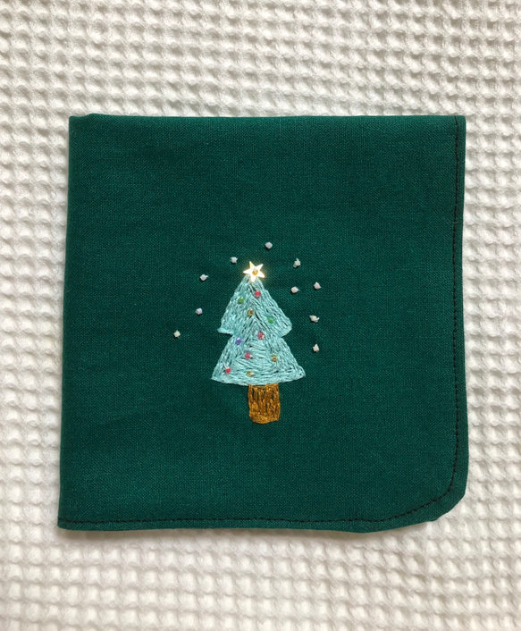 コットンの刺繍ハンカチ☆ホワイトクリスマス 1枚目の画像