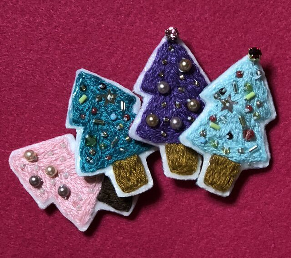 クリスマスリースの刺繍ブローチ 3枚目の画像