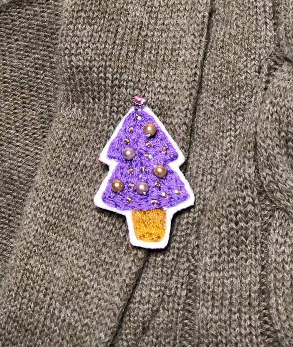 クリスマスリースの刺繍ブローチ 4枚目の画像