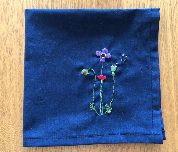 【受注製作】刺繍の大判ハンカチ☆アネモネ 1枚目の画像