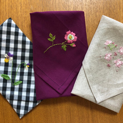 【受注製作】刺繍の大判ハンカチ☆薔薇のリース 4枚目の画像