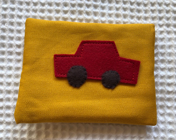 刺繍のティッシュケース（ミニティッシュ用）☆くるま 1枚目の画像