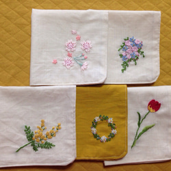 コットンの刺繍ハンカチ☆ミモザ 3枚目の画像