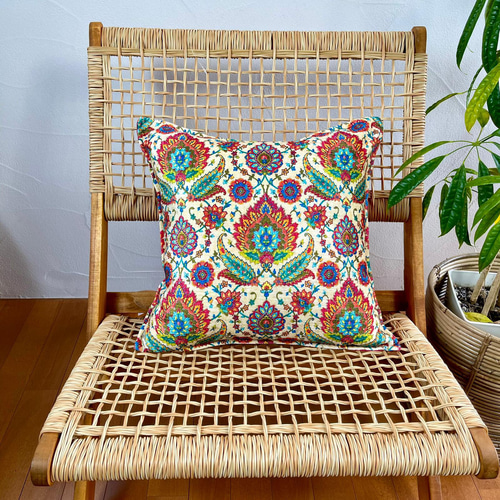 トルコシュニール織スザンニ柄(トルコの桜)モチーフのクッションカバー