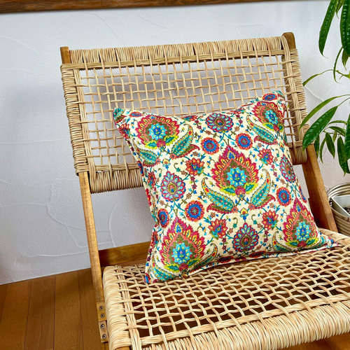 トルコシュニール織スザンニ柄(トルコの桜)モチーフのクッションカバー