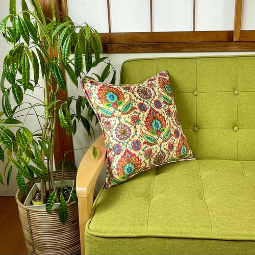 トルコシュニール織スザンニ柄(トルコの桜)モチーフのクッションカバー