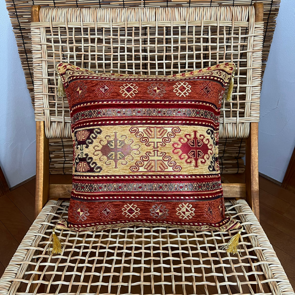 トルコクッションカバー　ベージュとレンガ色のトルコ絨毯ドラゴンパターン 1枚目の画像