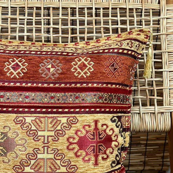 トルコクッションカバー　ベージュとレンガ色のトルコ絨毯ドラゴンパターン 2枚目の画像