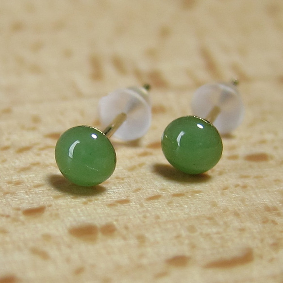 インド翡翠 グリーンアベンチュリン 4mm】半球カボション一粒ピアス 