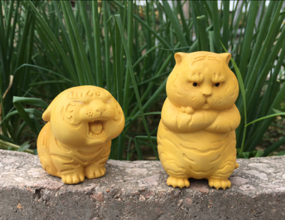 【激安】 透し彫り 虎 ♢木彫 一点物 置物古 縁起物 干支 寅 トラ 飴色 彫刻・オブジェ