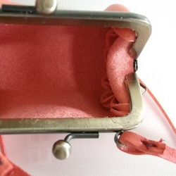 ヌメ革のがま口ペンダント ピンク 3枚目の画像