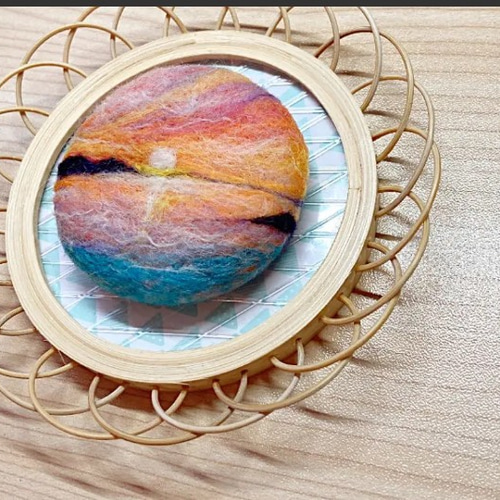 ♡羊毛フェルトブローチ◇刺繍◇夕日に照らす海 ブローチ 羊毛フェルト 