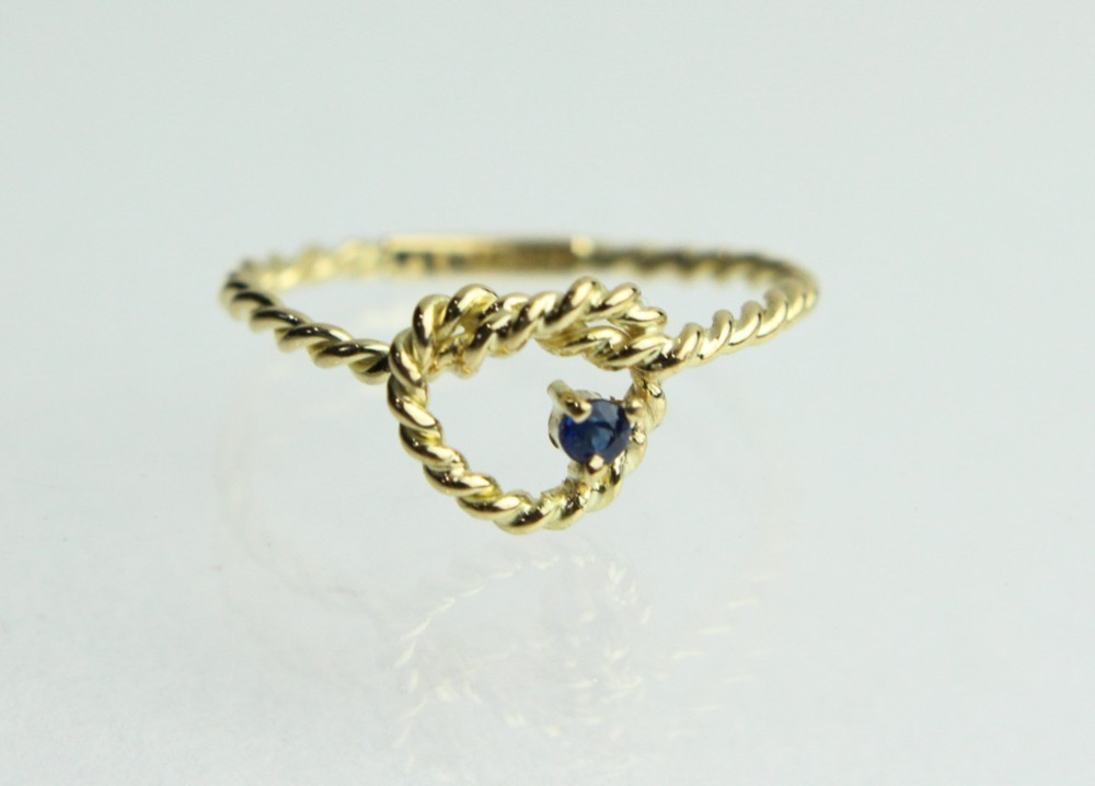 ハート結びのピンキーリング・幸せのブルーサファイヤ・18金 10,439円