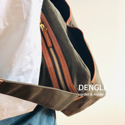 DENGLI.ポーチショルダーバッグ/パラフィン加工帆布/ダークオリーブ×ヌメ革/長財布/ペットボトル/折りたたみ傘 4枚目の画像