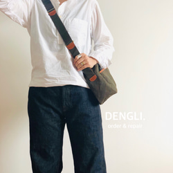 DENGLI.ポーチショルダーバッグ/パラフィン加工帆布/ダークオリーブ×ヌメ革/長財布/ペットボトル/折りたたみ傘 3枚目の画像