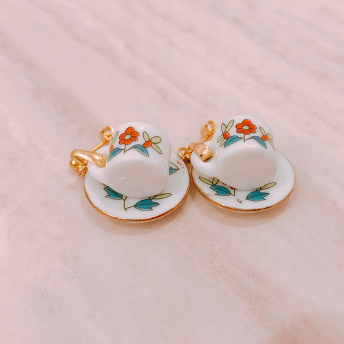 送料無料◇レトロなミニチュアティーカップの可愛いピアス ピアス
