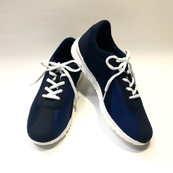 “剩餘尺碼500日元優惠SALE”超輕量復古運動鞋搭配靚麗三色海軍藍（麂皮款式）23.0cm-24.0cm 第1張的照片