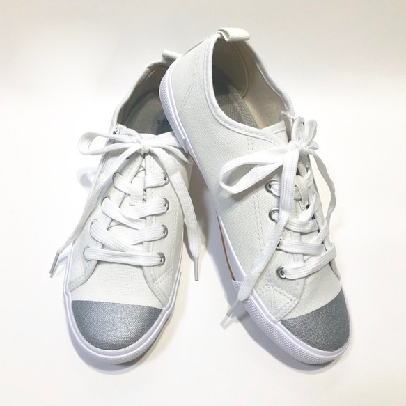 特價♪ 雙色側邊拉鍊軟底運動鞋（白色 x 銀色）22.5cm〜24.5cm 第1張的照片