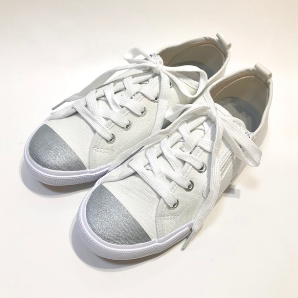 特價♪ 雙色側邊拉鍊軟底運動鞋（白色 x 銀色）22.5cm〜24.5cm 第3張的照片