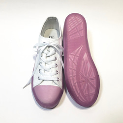 23.5cm實際產品1000日元折扣銷售！白色+紫色三角形透明鞋底輕便運動鞋（紫色） 第6張的照片