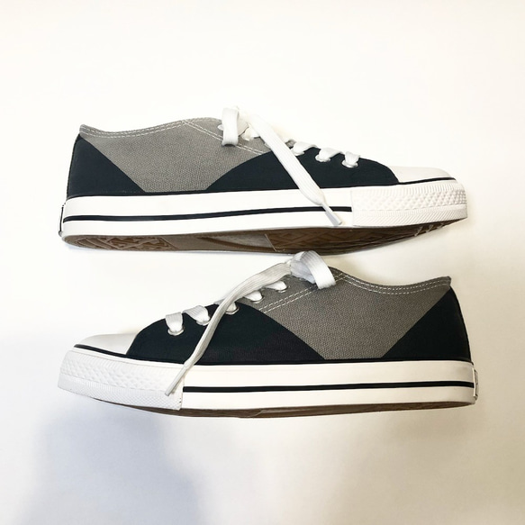 幾何雙色低幫運動鞋（灰色 x 黑色）22.0cm〜30.0cm 中性 第2張的照片