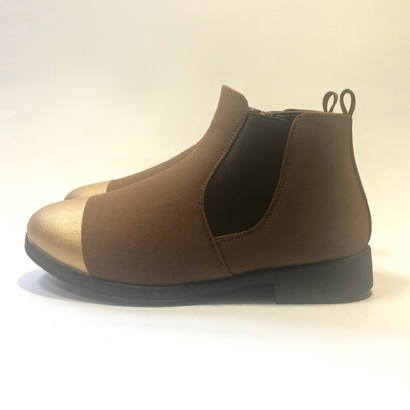 簡單！正絨面革材料雙色側拉鍊靴（棕色 x 金色）M/L 碼 第3張的照片