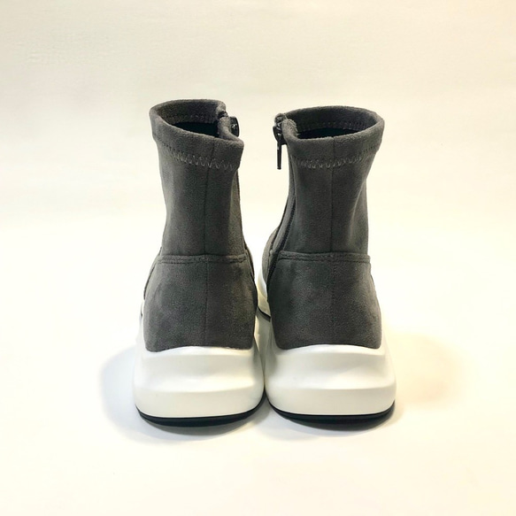 [L 碼 2,000 日元折扣 SALE] 時尚 ♪ 雙色運動鞋靴（煙灰色 x 啞光黑色） 第4張的照片