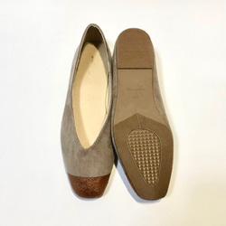“售罄”簡單的petanko！ 2WAY雙色芭蕾舞鞋（灰色米色x青銅色） 第5張的照片