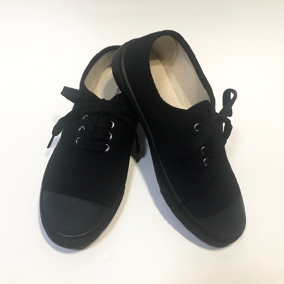 黑色雙色甲板鞋（鞋底黑色版） 第1張的照片