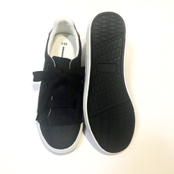 絲帶式厚鞋帶是重點！黑色 x 啞光黑色雙色運動鞋 β(23.0cm / 24.0cm) 第6張的照片