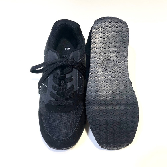 【22.0cm】輕薄時尚不對稱雙色運動鞋（雙黑） 第7張的照片
