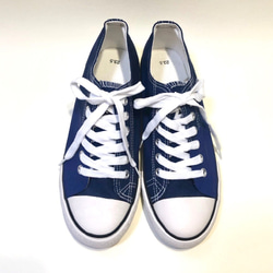 幾何雙色低幫運動鞋（深藍 x 啞光深藍）22.0cm〜30.0cm 第2張的照片